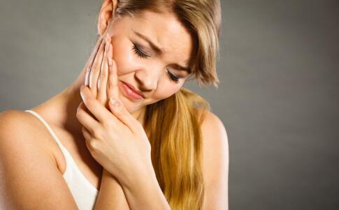 牙周炎有什么症状 牙周炎的治疗方法 如何治疗牙周炎